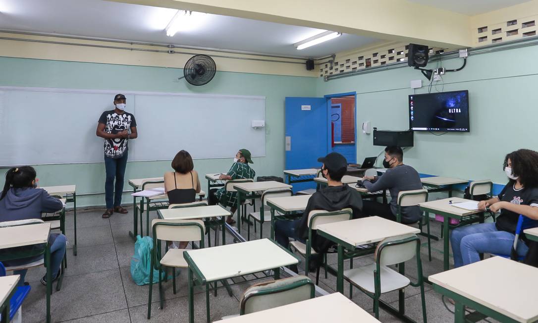 Alunos participam de projeto de recuperação intensiva na Escola Estadual Etelvina de Goes Marcucci, em São Paulo Foto: Edilson Dantas / Agência O Globo (06/01/2022)
