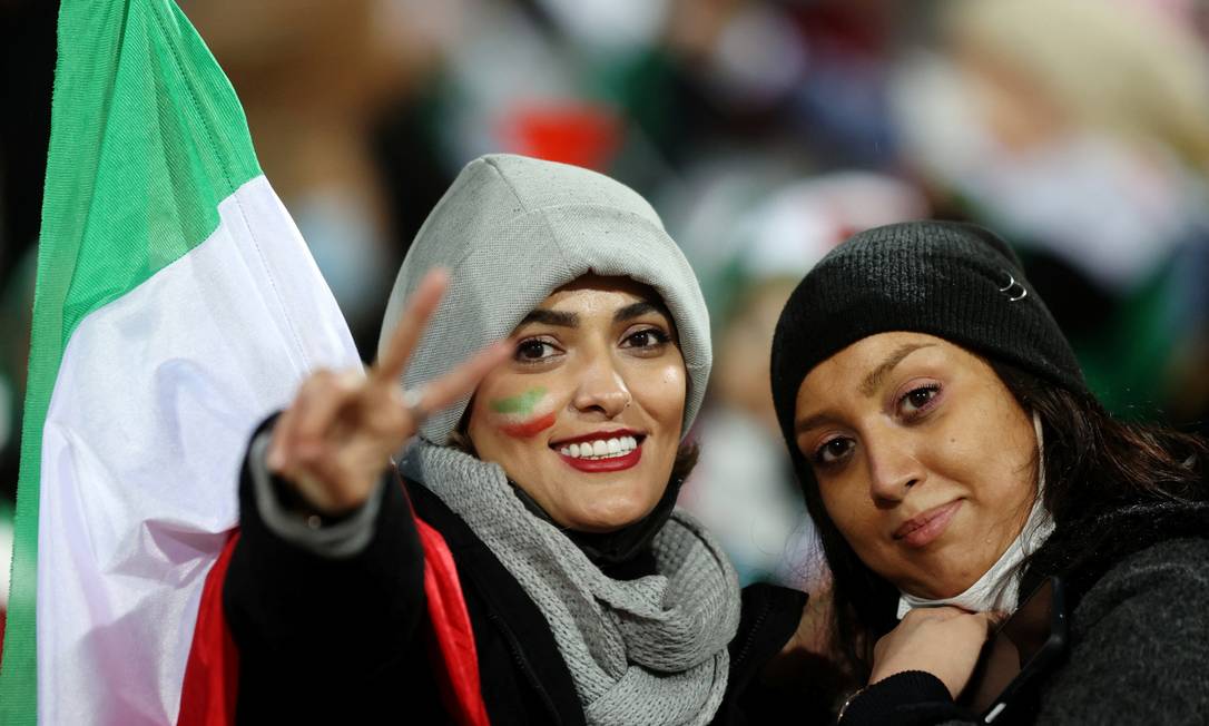 Mulheres voltaram a assistir uma partida da seleção iraniana Foto: Majid Asgaripour/WANA (West Asia News Agency) / REUTERS