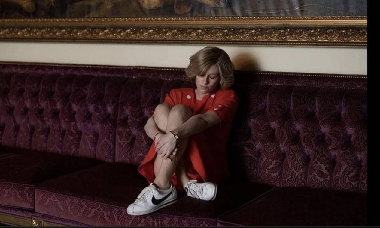 Kristen Stewart em cena do longa, que mostra momentos de solidão da princesa Foto: Divulgação