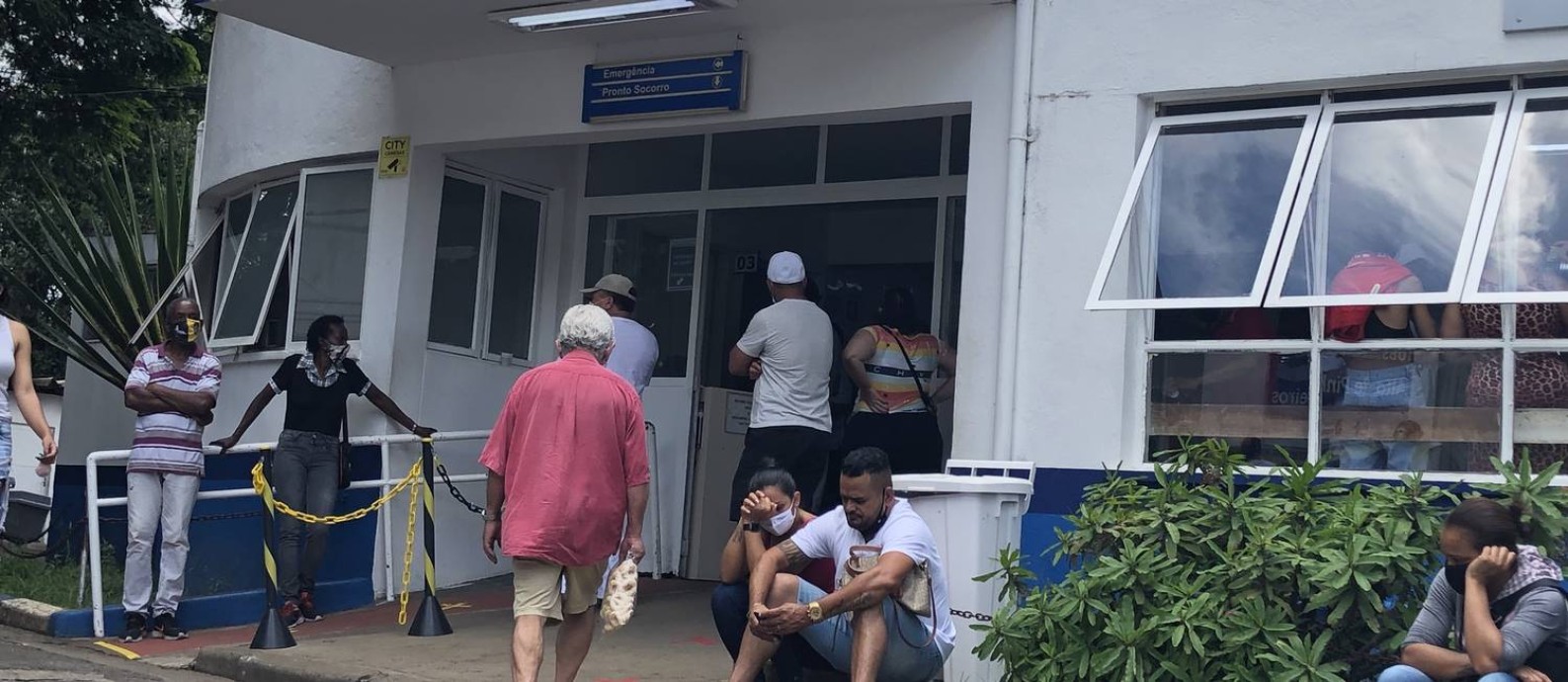 Pacientes aguardam atendimento em posto de saúde na zona oeste de São Paulo Foto: Constança Tatsch / Agência O Globo