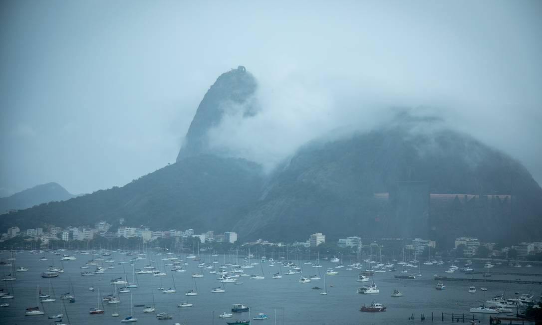 Até quarta-feira, dia 2, céu deverá continuar parcialmente nublado Foto: Brenno Carvalho / Agência O Globo