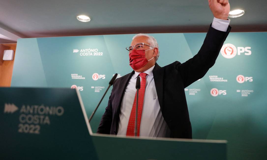 António Costa, premier de Portugal, comemora a vitória do partido nas eleições legislativas deste domingo Foto: PEDRO NUNES / REUTERS