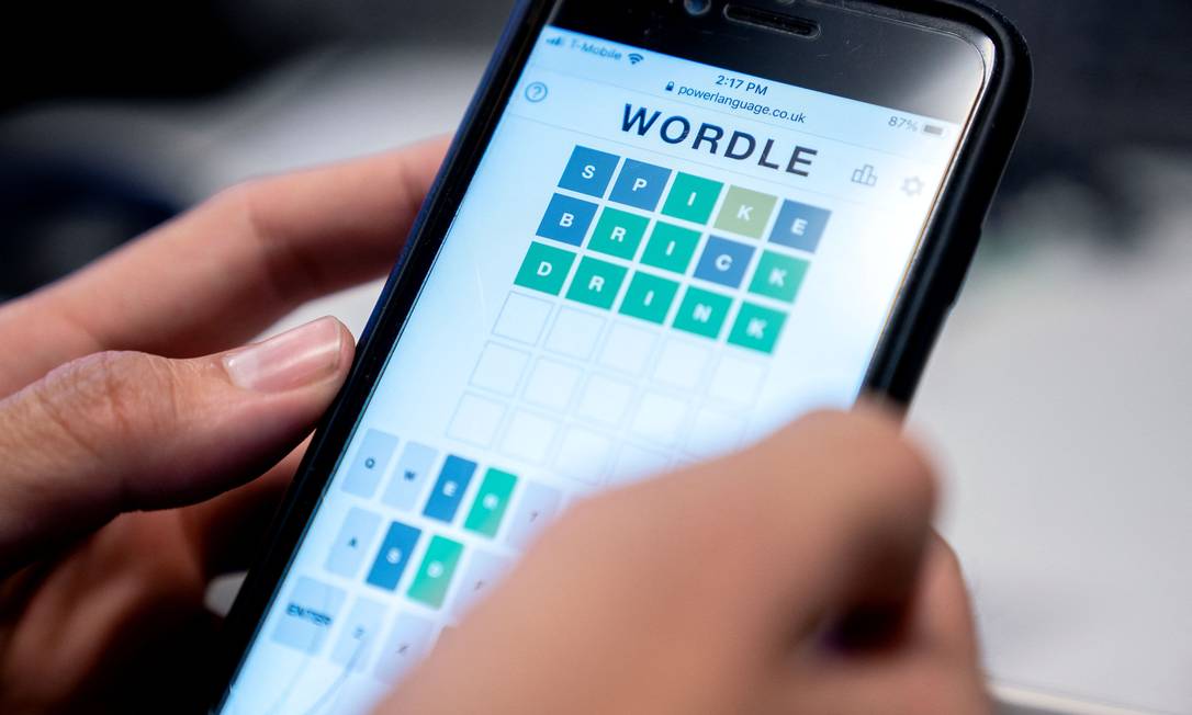 O jogo Wordle, que desafia usuários a descobrir palavras, virou uma febre em poucos meses Foto: STEFANI REYNOLDS / AFP/11-01-2022