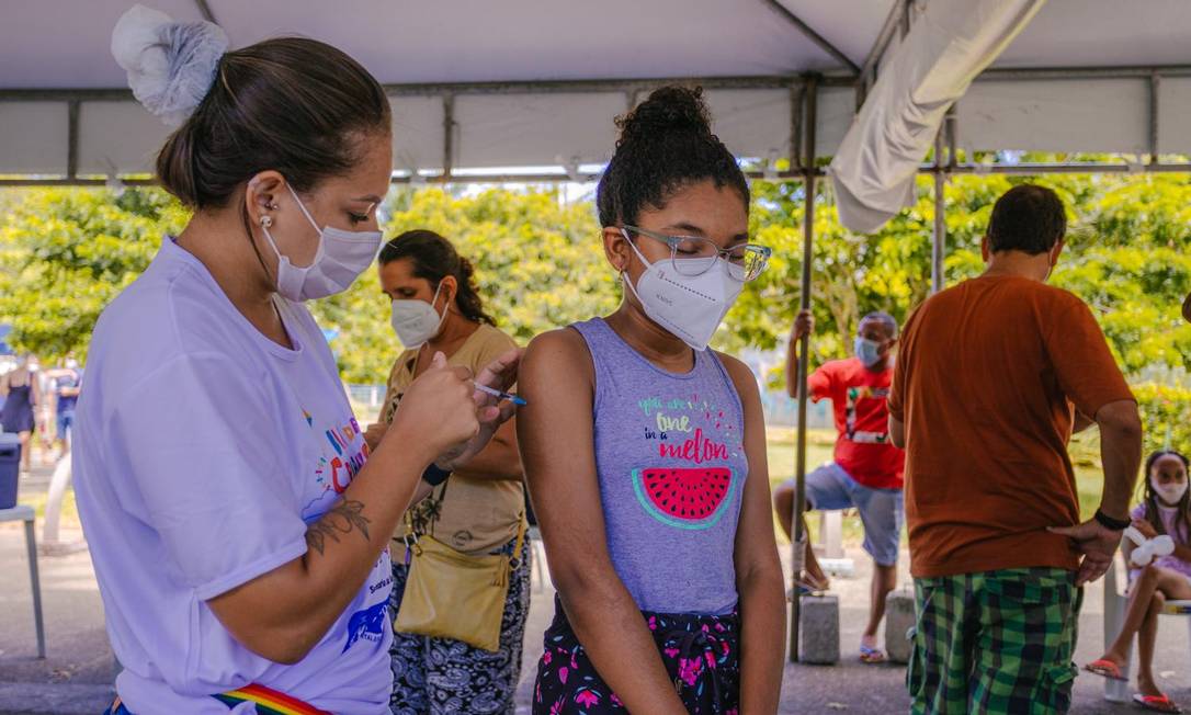 Vacinação de crianças em Salvador, onde pais devem assinar um termo de assentimento para que os filhos possam ser imunizados Foto: Agência O Globo/15-01-2022