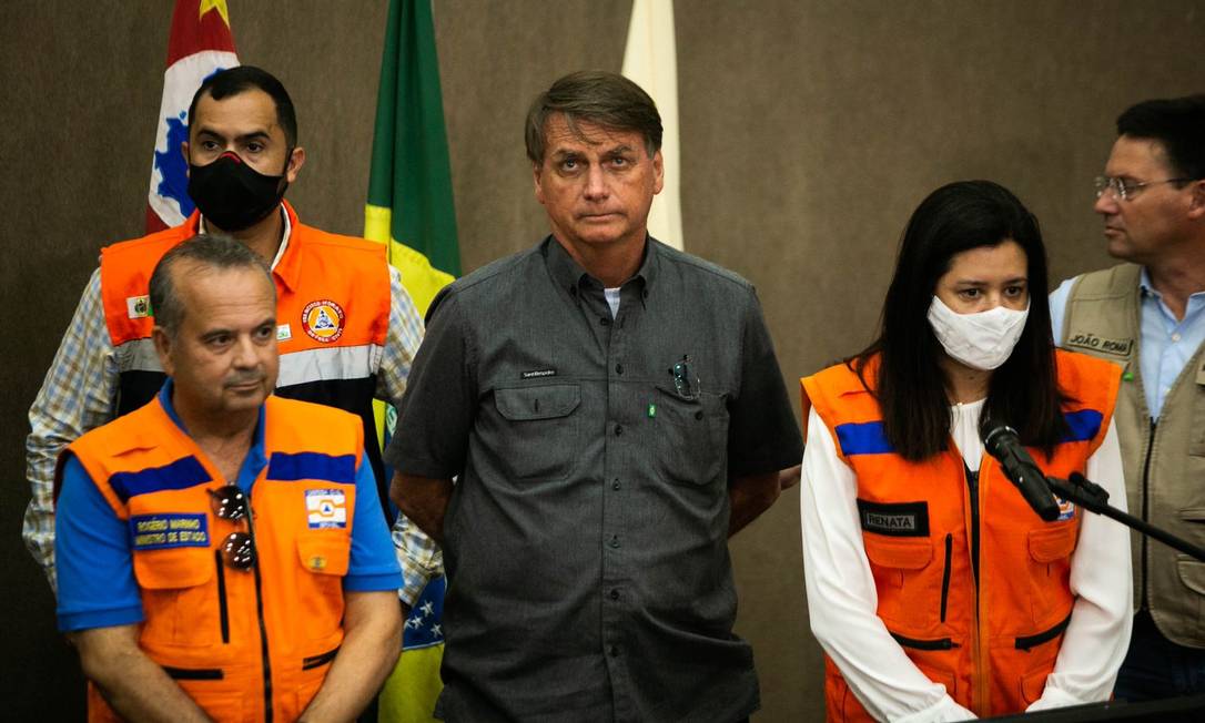 Bolsonaro sobrevoou áreas atingidas por deslizamentos de terra em São Paulo Foto: Maria Isabel Oliveira / O Globo
