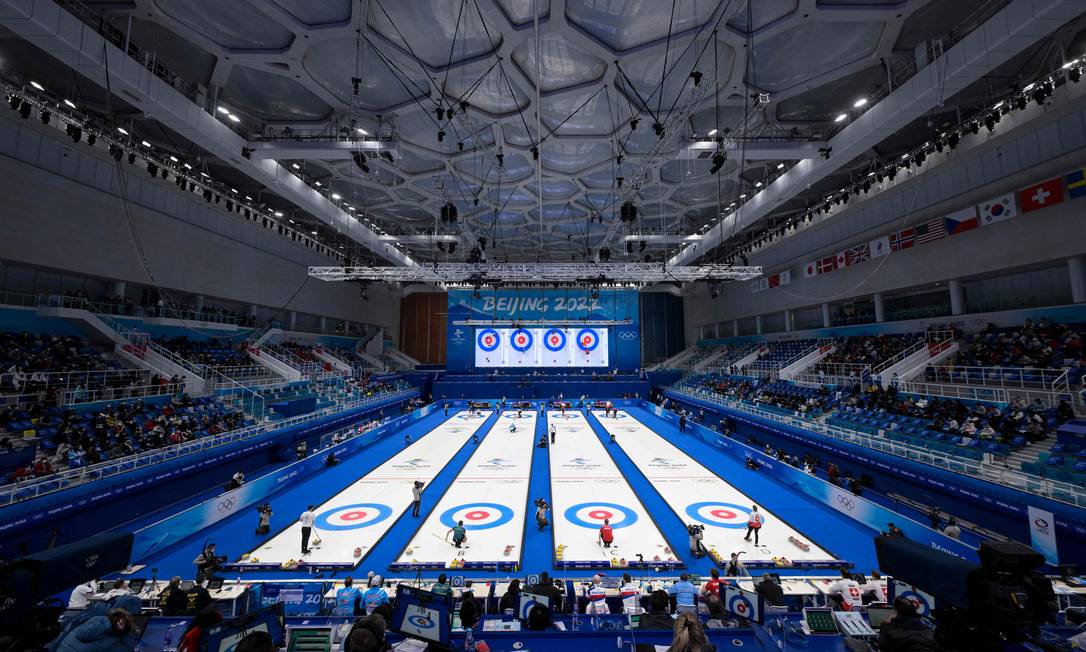 Dentro do &#034;Cubo de gelo&#034;: competições de curling Foto: SEBASTIEN BOZON / AFP