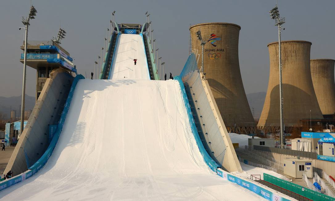 Big Air Shougang: para as competições de esqui estilo livre e snowboard; com quatro torres industriais de esfriamento como pano de fundo Foto: FABRIZIO BENSCH / REUTERS