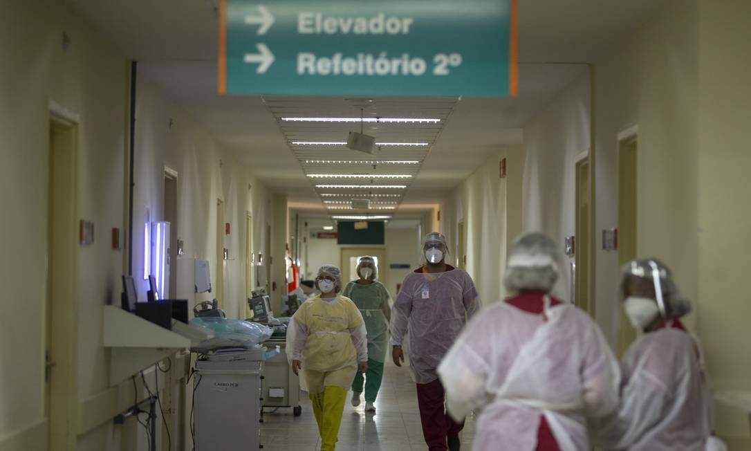 Profissionais de saúde do Hospital municipal Ronaldo Gazolla, no Rio de Janeiro, relatam aumento de atendimento dos casos de Covid-19 com a chegada da variante Ômicron. Foto: Márcia Foletto / Agência O Globo