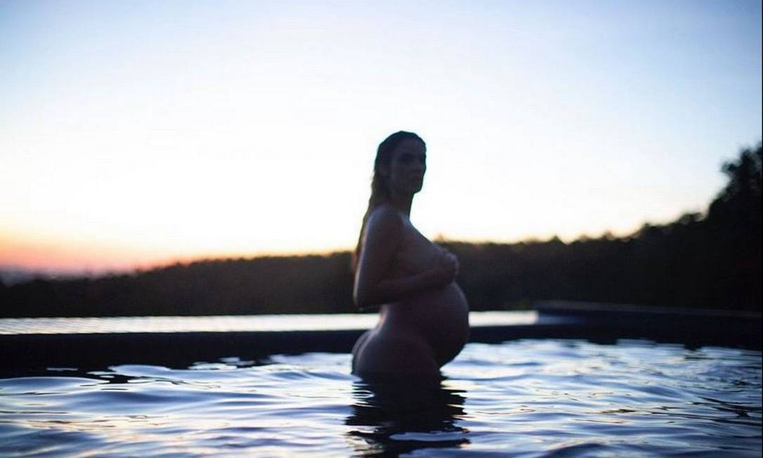 Rafa Brites exibe barrigão da gravidez de Leon Foto: Reprodução