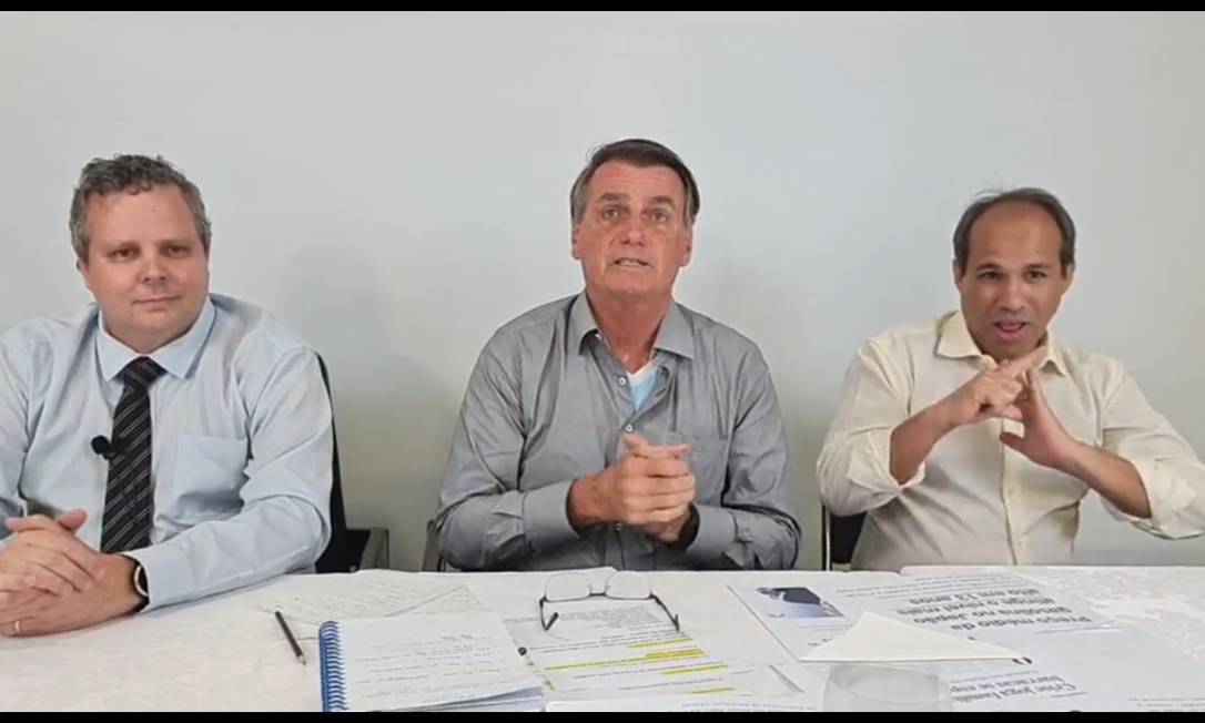 Em live, Bolsonaro confunde estado de origem de Padre Cícero e chama assessores de 'pau-de-arara' Foto: Reprodução