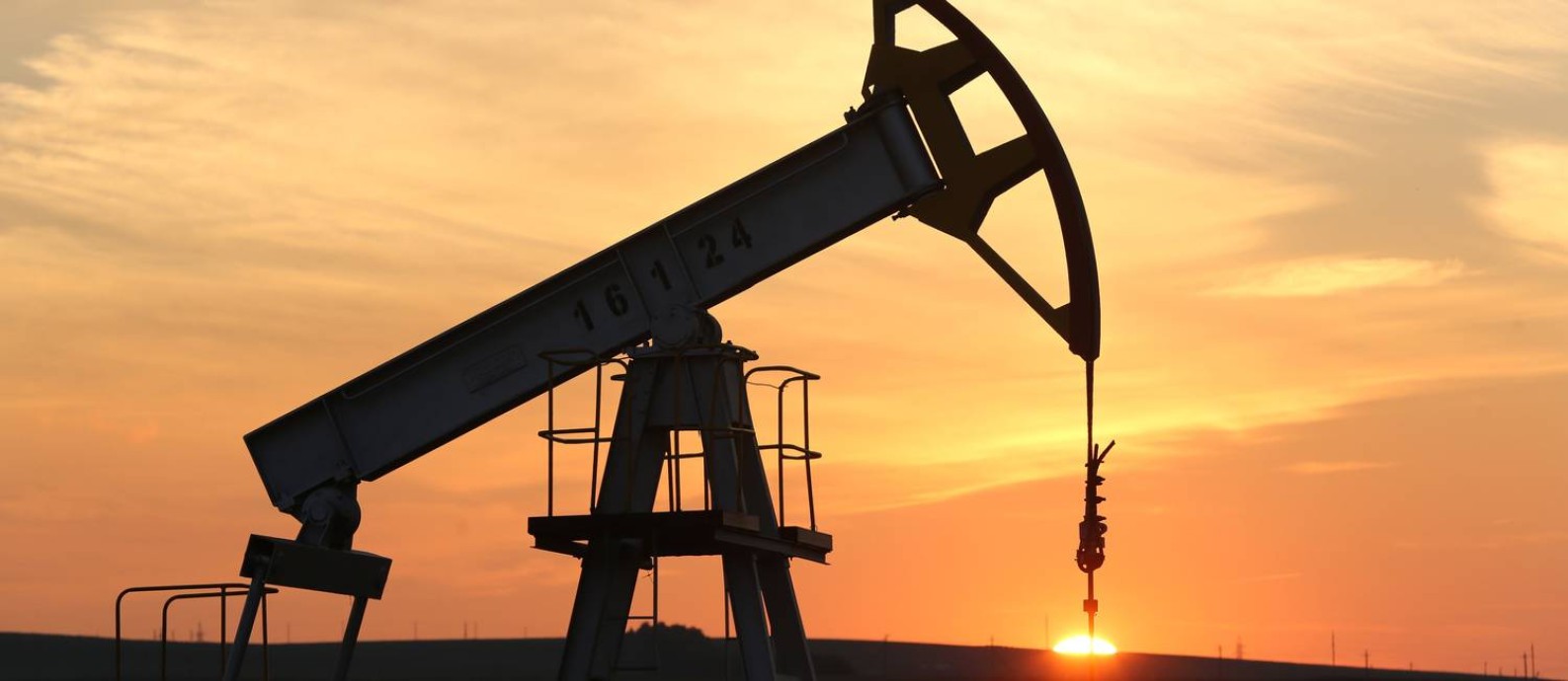 Campo de petróleo terrestre perto de Almetyevsk, na Rússia: crise militar pode paralisar produção do país e elevar ainda mais cotação internacional do petróleo Foto: Andrey Rudakov/Bloomberg / 31-7-2015