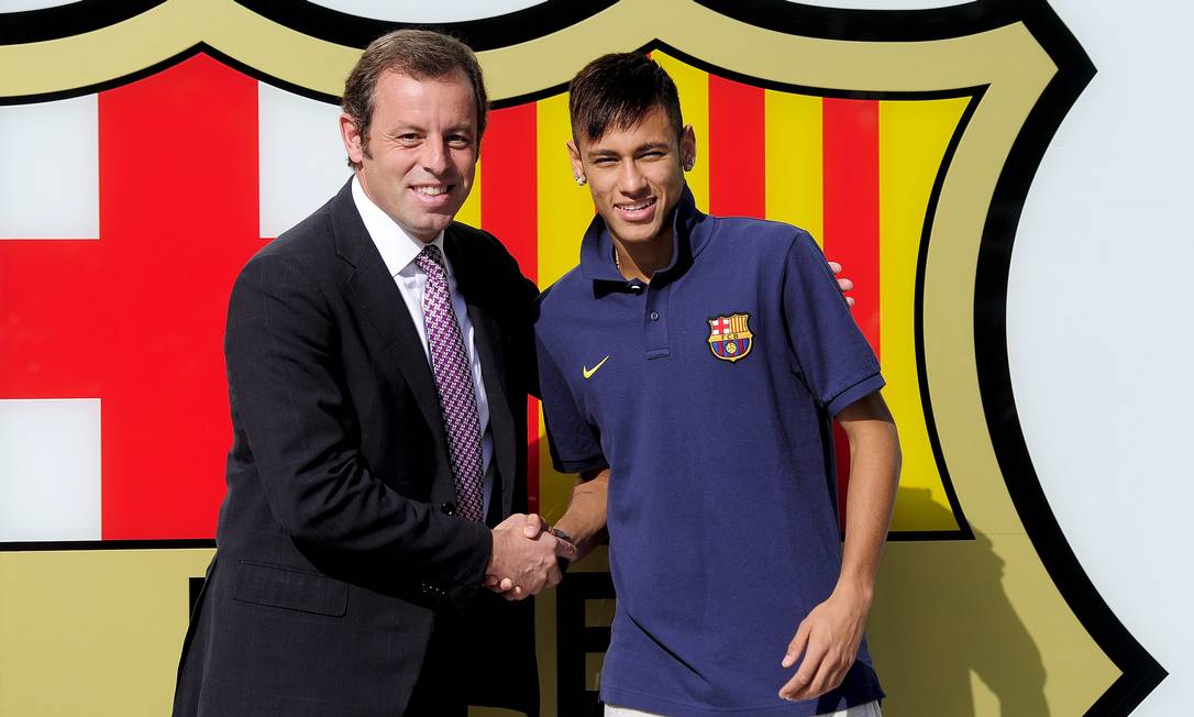 Neymar em sua apresentação pelo Barcelona, em 2013 Foto: JOSEP LAGO / AFP