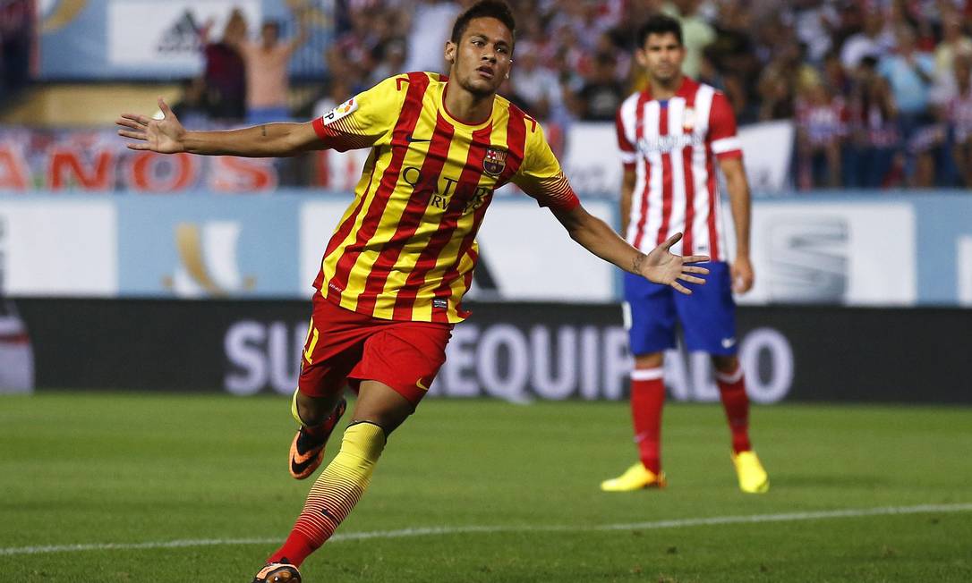 Neymar comemora seu primeiro gol pelo Barcelona contra o Atlético de Madrid. O jogo marcou também o primeiro título do camisa 11 pelo clube catalão Foto: JUAN MEDINA