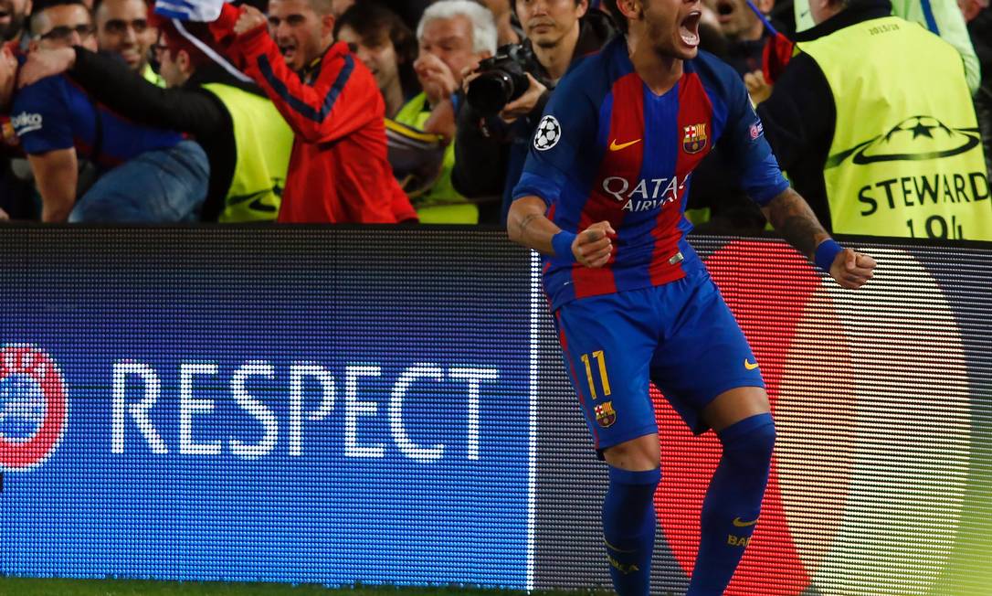 Neymar comemora gol na virada histórica do Barcelona contra o PSG em 2017 pela Champions Foto: PAU BARRENA / AFP