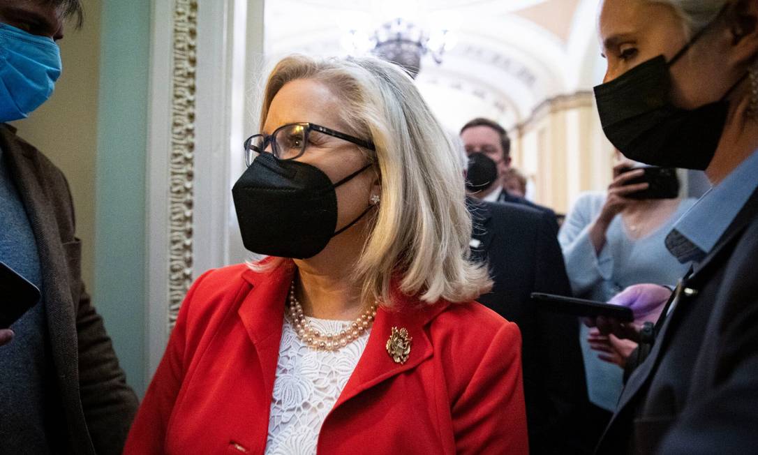 Deputada Liz Cheney, do Partido Republicano, que participa das investigações da Câmara sobre a invasão do Capitólio Foto: Al Drago / New York Times