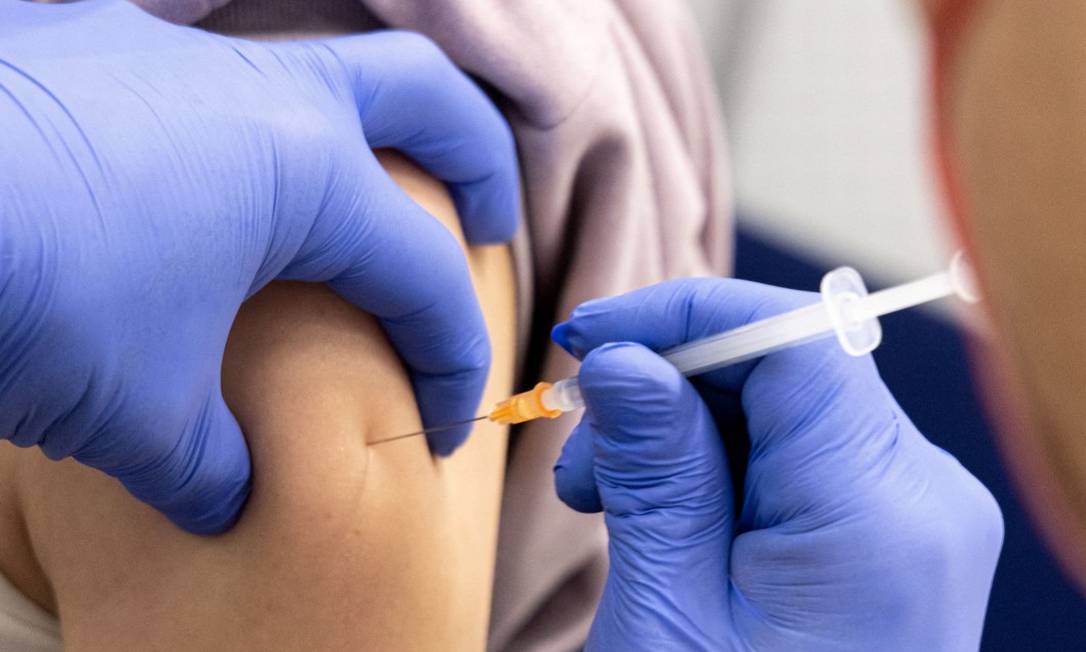 Vacinação contra Covid-19 se torna obrigatória para maiores de 18 anos na Áustria Foto: LUKAS BARTH / REUTERS