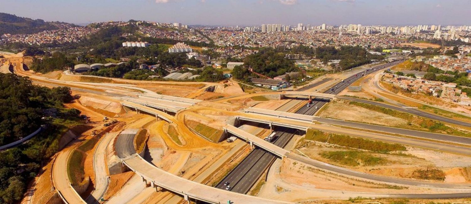 Vista aérea das obras do Rodoanel Norte, às margens da rodovia Fernão Dias (BR-381), na altura do km 92, em Guarulhos, em 2018. Foto: WPP / Agência O Globo / Agência O Globo