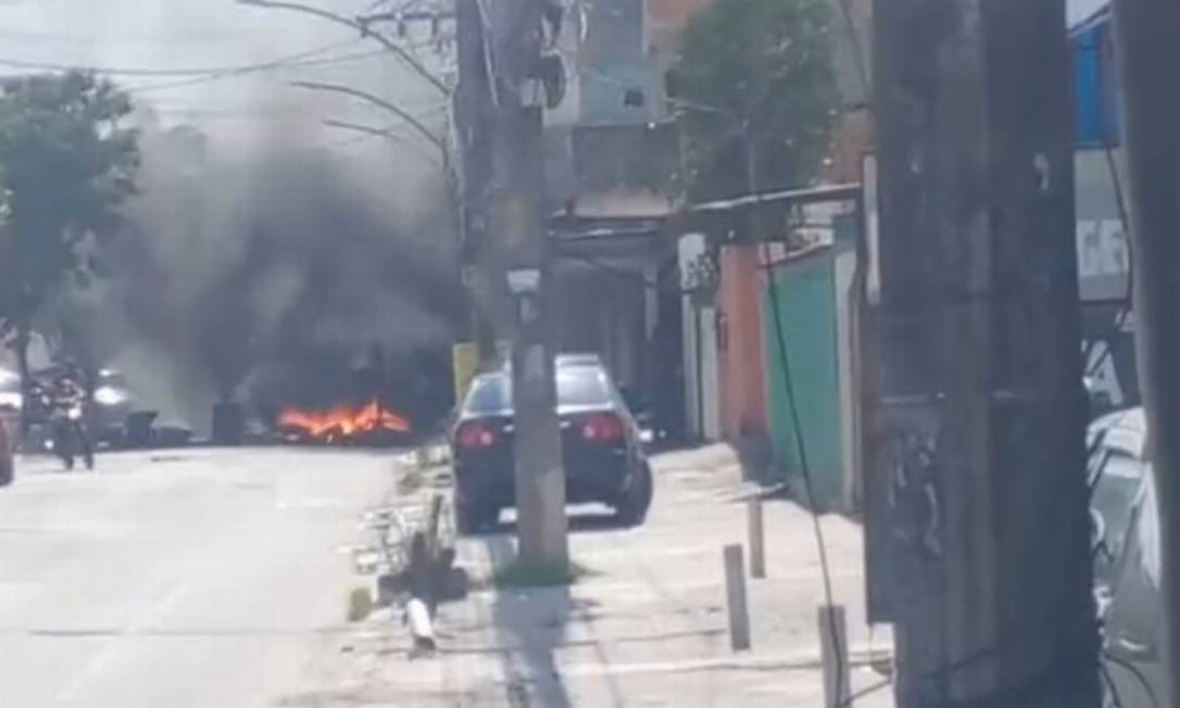 Vila Aliança: barricada em chamas na entrada da comunidade Foto: Reprodução