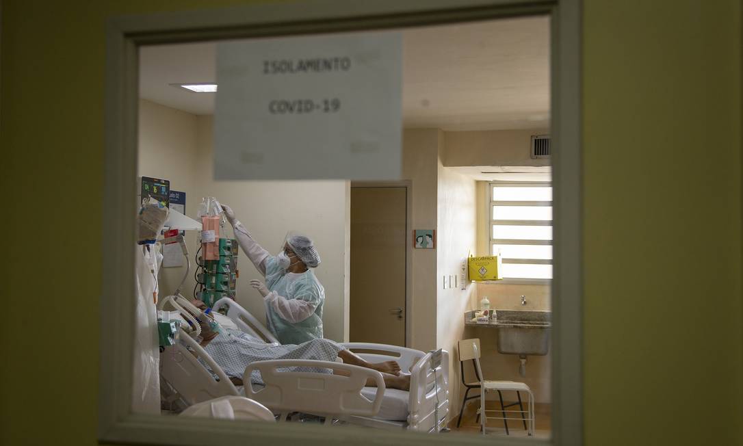 Atendimento no Hospital Municipal Ronaldo Gazolla, no Rio: Nas UTIs da unidade, mais de 80% dos pacientes é de não vacinados ou parcialmente vacinados (26/01/2022). Foto: Márcia Foletto / Agência O Globo