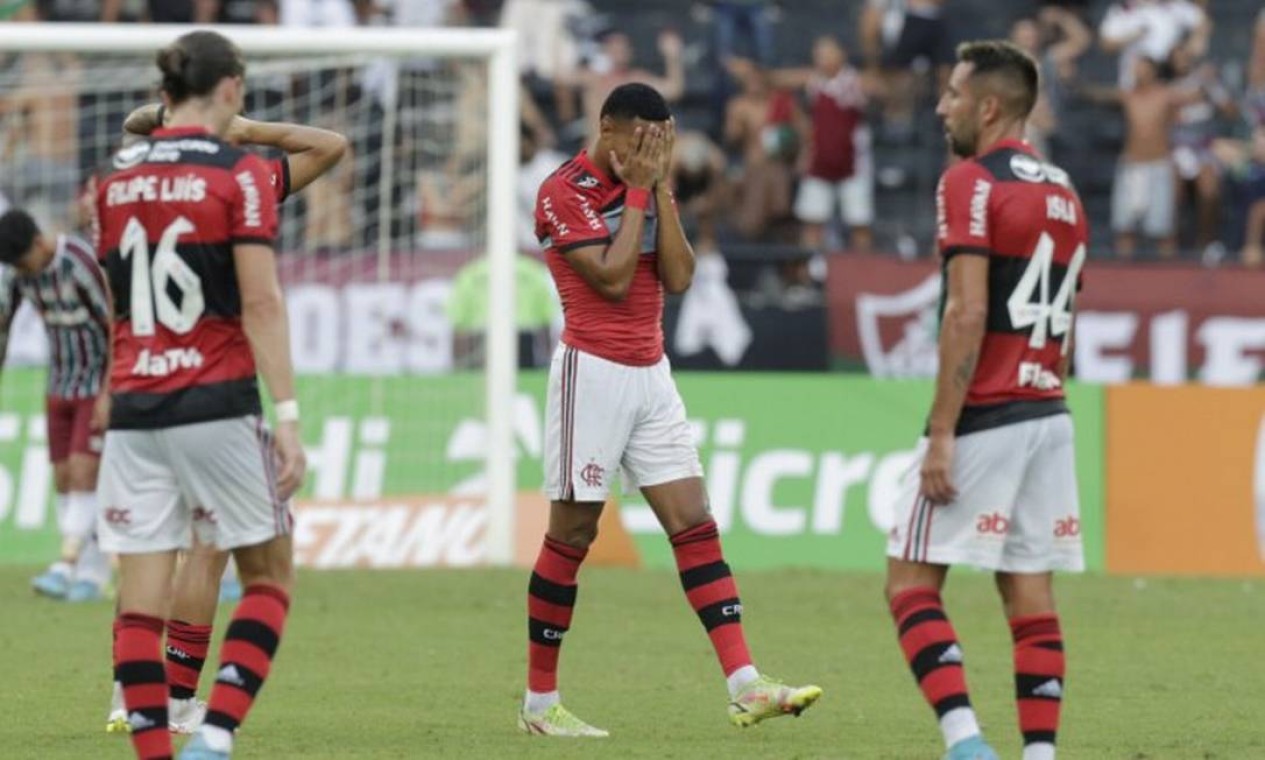 Flamengo saiu de campo derrotado. Equipe precisa corrigir erros até dia 20, quando pega o Atlético-MG na Supercopa Foto: MARCELO THEOBALD / Agência O Globo