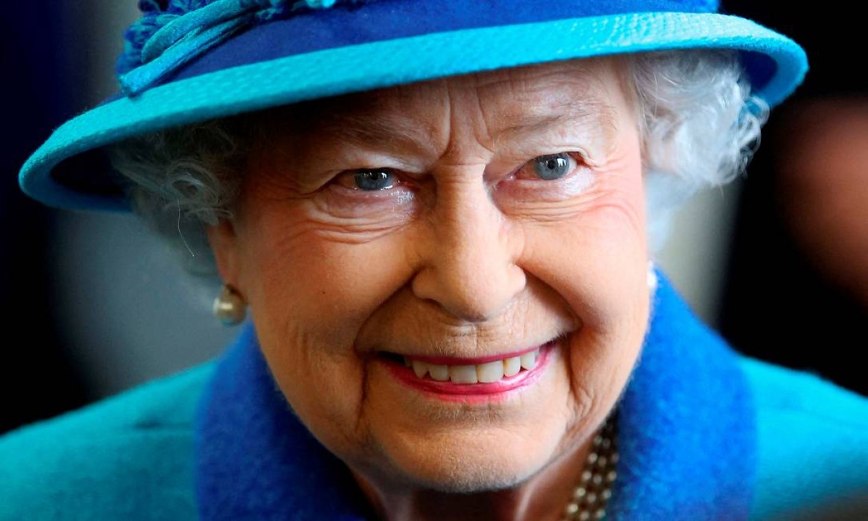A rainha Elizabeth da Grã-Bretanha visita o Memorial Nacional aos Poucos em Folkestone, sul da Inglaterra, em 26 de março de 2015 Foto: Chris Jackson / REUTERS