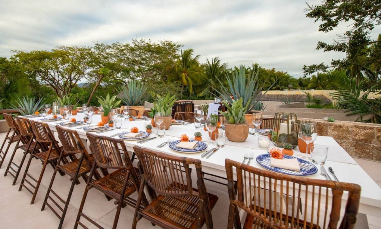 A mesa de jantar tem lugar para 20 pessoas Foto: Reprodução/Luxury Retreats