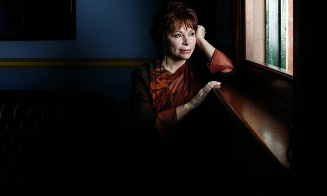 Memórias. “Violeta”, o novo romance de Isabel Allende, foi inspirado pela mãe, que morreu em 2018, aos 98 anos: “Ela foi o amor mais longo que tive na vida”, diz a autora Foto: The Sydney Morning Herald / Fairfax Media via Getty Images
