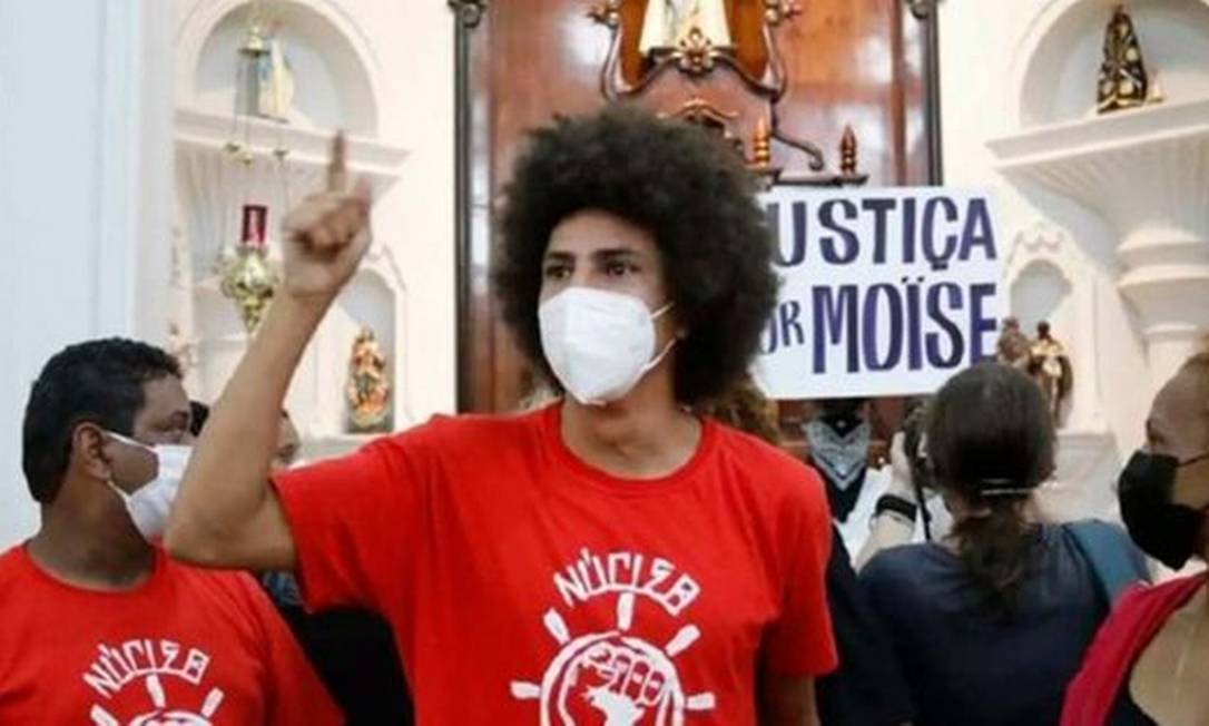 Vereador de Curitiba, Renato Freitas (PT), fez manifestação em igreja da capital paranaense Foto: Reprodução/Instagram