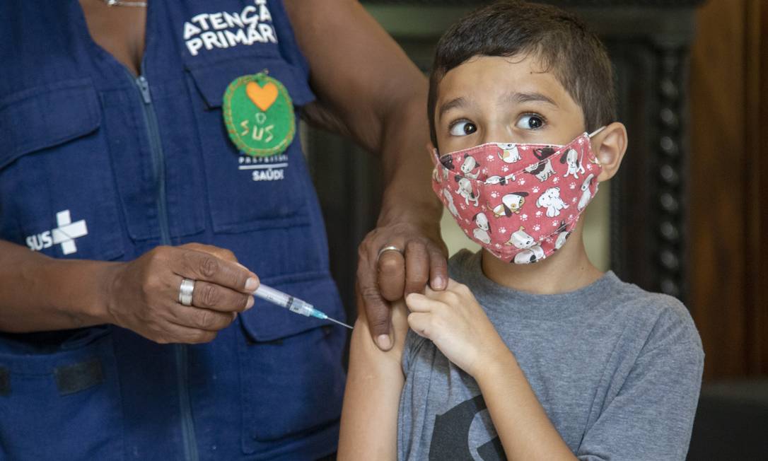 Criança é vacinada contra Covid-19 no Palácio do Catete, no Rio Foto: Ana Branco / Agência O Globo/04-02-2022