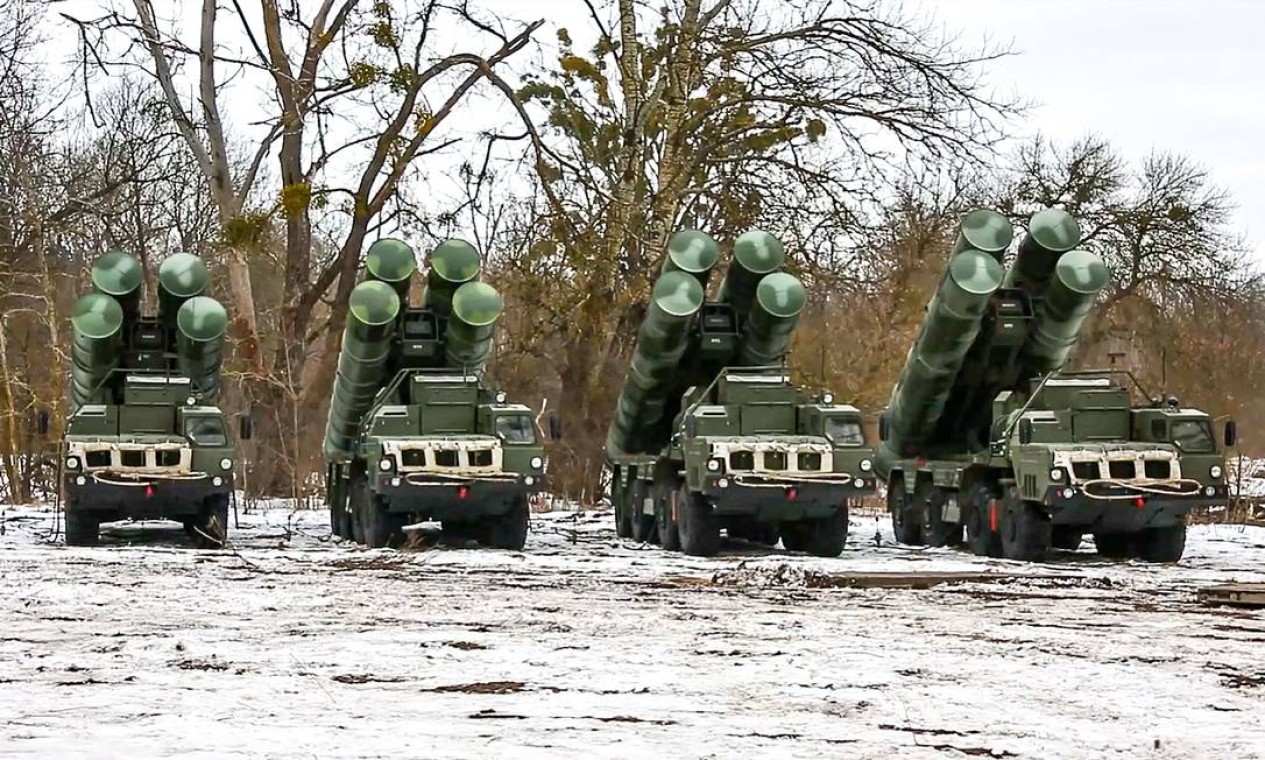 Brasil e França realizam exercícios militares na fronteira da