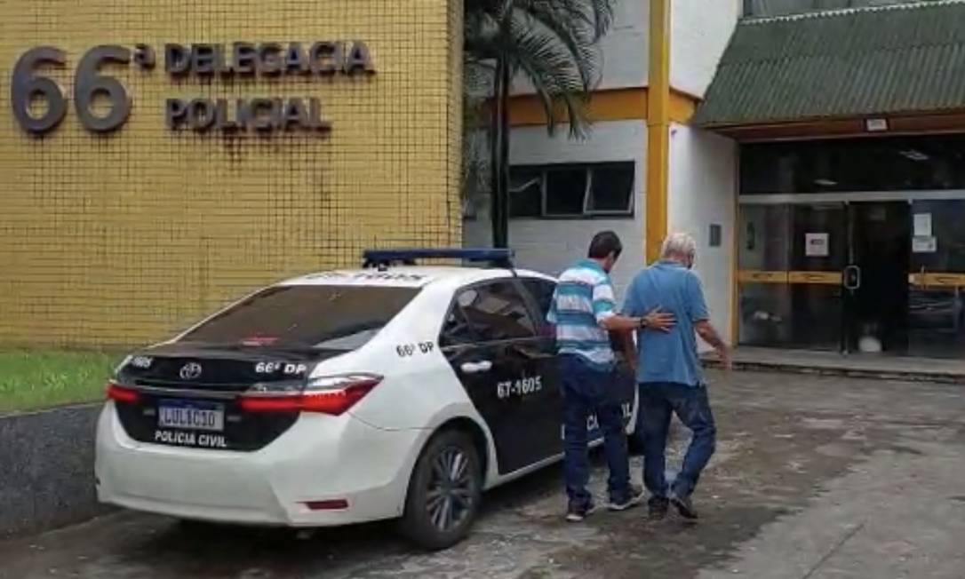 O advogado Antônio Passos Costa de Oliveira ao ser preso pela Polícia Civil Foto: Reprodução