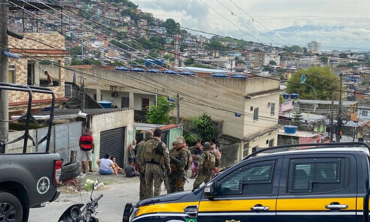 Antes das 7h, PM confirmou a morte de oito pessoas durante a operação na Vila Cruzeiro Foto: Marcia Foletto / Agência O Globo