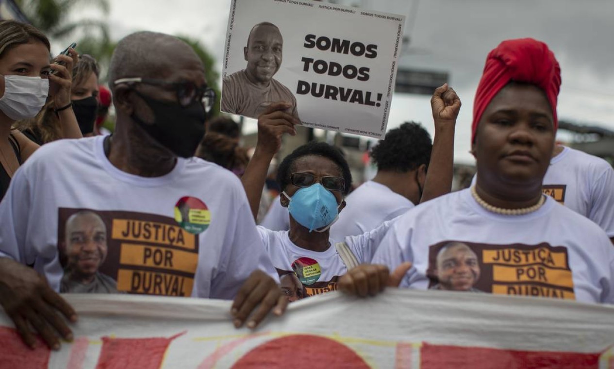 Protesto em São Gonçalo contou com apoio de entidades do movimento negro Foto: Marcia Foletto / Agência O Globo