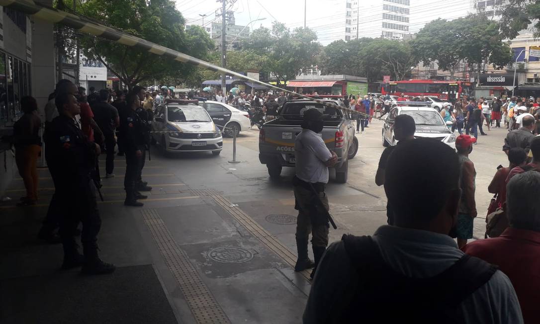PM de folga mata homem em frente à estação das barcas de Niterói Foto: Reprodução