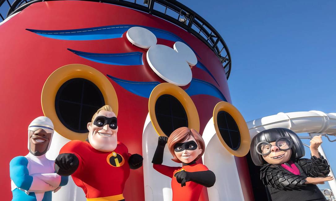 Personagens de 'Os Incríves' a bordo do navio de cruzeiros Disney Fantasy, que receberá o evento temático Pixar Day at Sea em 2023 Foto: Disney Cruise Line / Divulgação