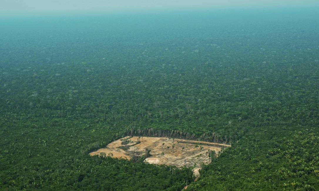 Floresta Amazônica com área desmatada. Foto: CARL DE SOUZA/22-9-2017 / AFP