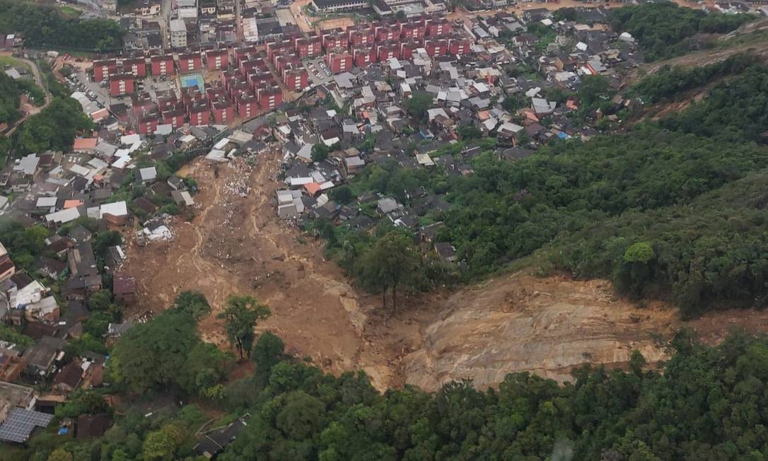 Forte temporal que caiu na tarde desta terça-feira, dia 15, em Petrópolis, na Região Serrana, Foto: Genilson Araújo / Agência O Globo