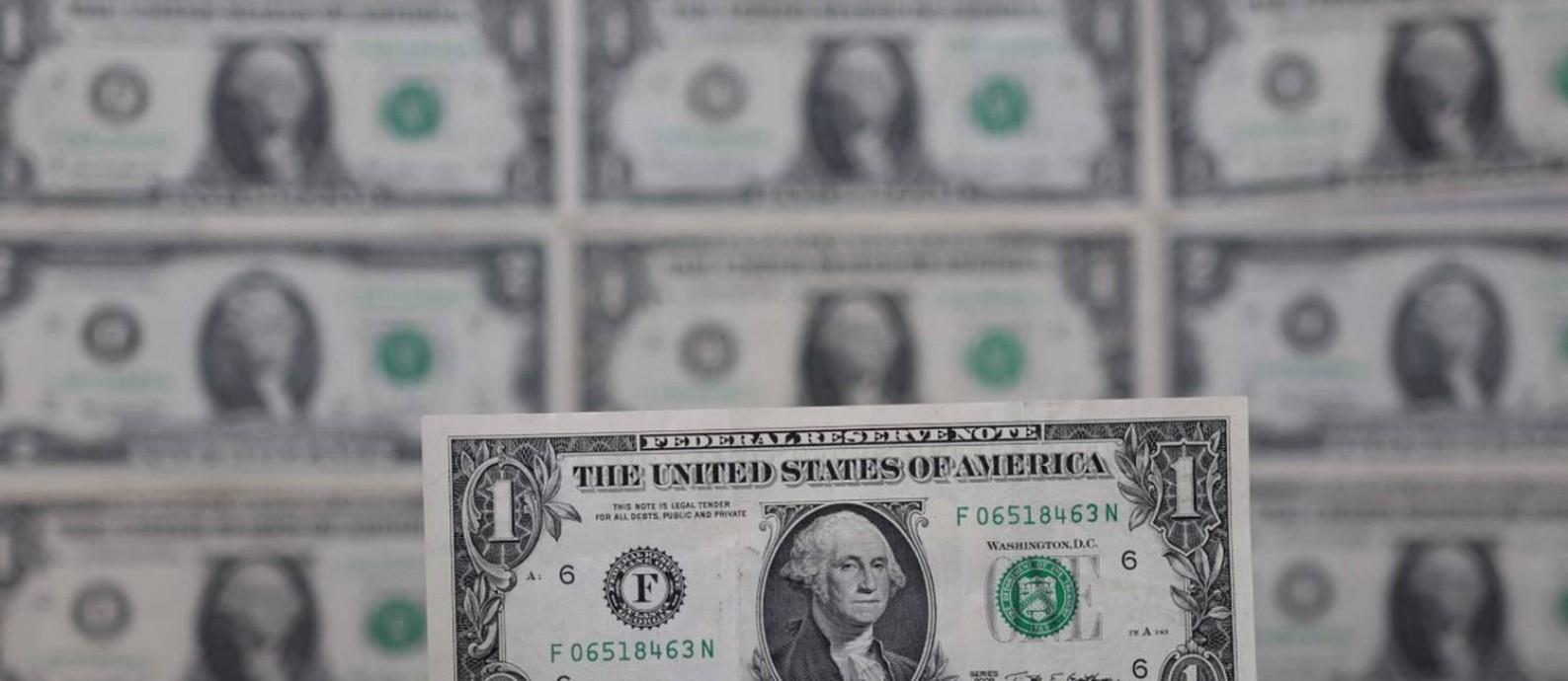 Dólar tem queda de 7,08% no ano. Vale comprar? Foto: DADO RUVIC / REUTERS