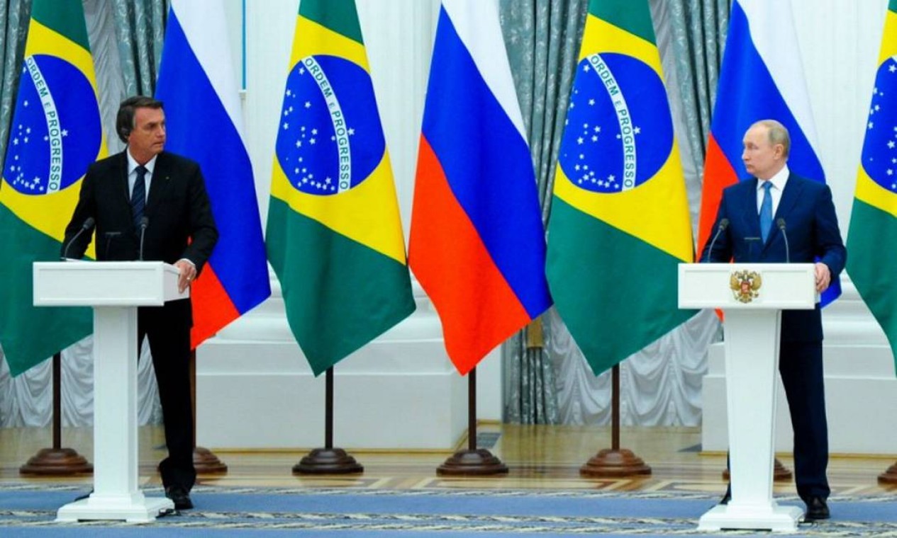 Bolsonaro e Putin em declaração à imprensa após reunião Foto: MIKHAIL KLIMENTYEV / MIKHAIL KLIMENTYEV / AFP