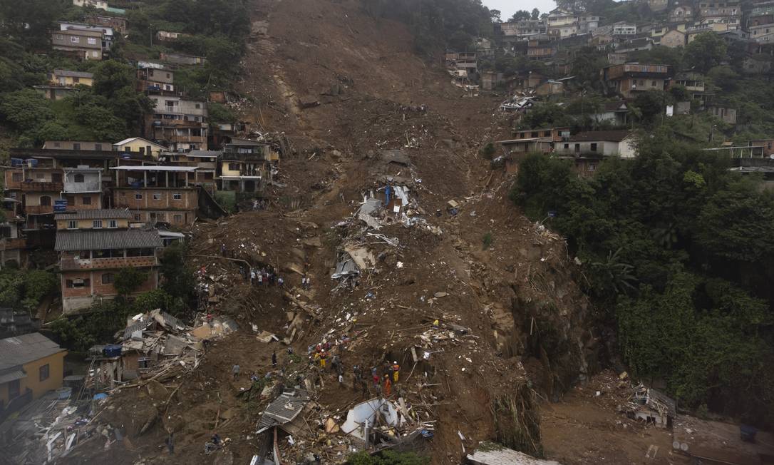 Chuva e deslizamentos deixam dezenas de mortos em Petrópolis Foto: Márcia Foletto / Agência O Globo