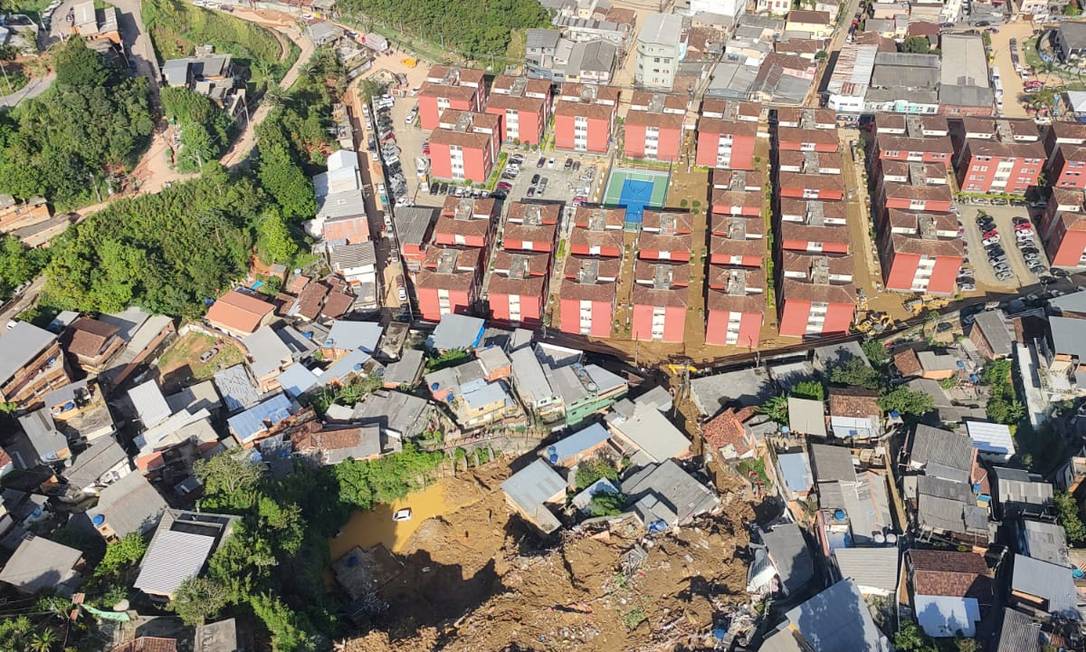 Imagem aérea da dimensão da destruição causada no Morro da Oficina Foto: Genilson Araújo / Agência O Globo