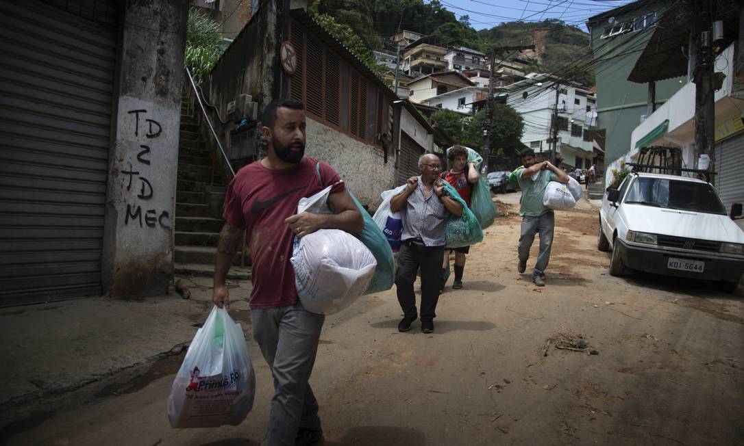Moradores da Rua 24 de Maio deixam suas casas por causa dos riscos de desabamento Foto: Marcia Foletto / Agência O Globo