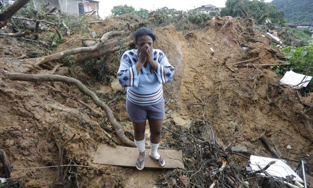 Sara Aparecida Luiz teve a casa atingida pelo deslizamento e foi soterrada com sete parentes Foto: Marcia Foletto / Agência O Globo