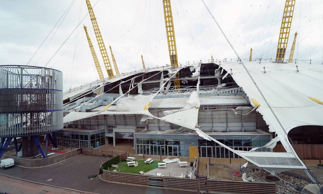 A O2 Arena, em Londres, atingida pela tempestade Eunice Foto: Stefan Rousseau - PA Images / PA Images via Getty Images