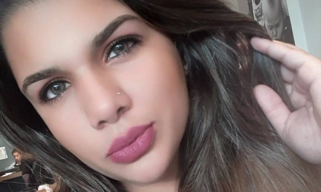 Eduarda Santos de Almeida, de 27 anos, foi morta pelo pai dos filhos, Fernando Alves Ferreira, em Bariloche, na Argentina Foto: Reprodução