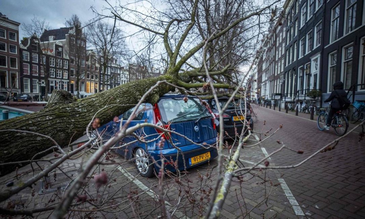 Imagens Tempestade Eunice deixa mortos na Europa Jornal O Globo