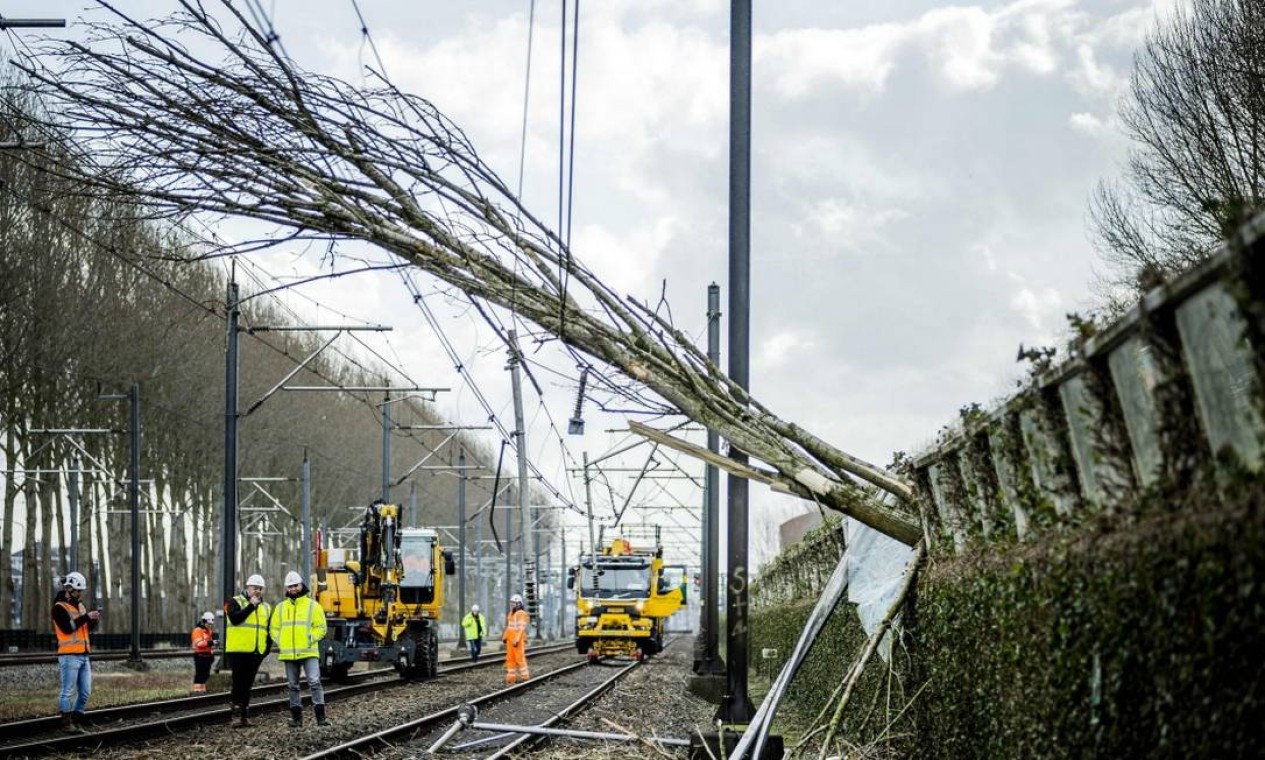 Imagens Tempestade Eunice deixa mortos na Europa Jornal O Globo