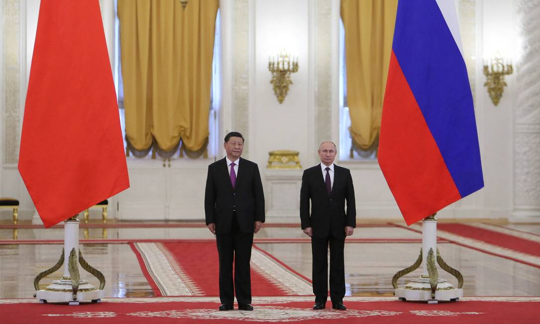 Xi Jinping e Vladimir Putin no Kremlin, em 2019: amizade intriga o Ocidente Foto: EVGENIA NOVOZHENINA / REUTERS/05-06-2019