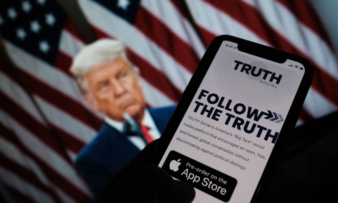 Donald Trump lança aplicativo de rede social 'Truth' Foto: CHRIS DELMAS / AFP