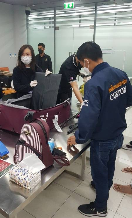 Mala onde autoridades tailandesas encontraram cocaína Foto: Divulgação / Alfândega da Tailândia